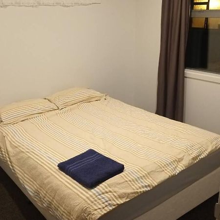 Entire House - Brand New 2 Bedroom House โลเวอร์ฮัท ภายนอก รูปภาพ