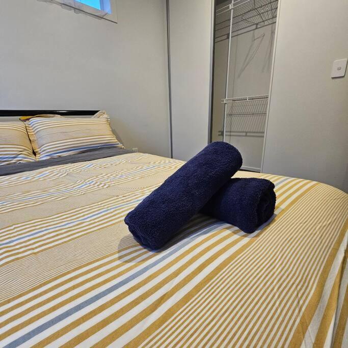 Entire House - Brand New 2 Bedroom House โลเวอร์ฮัท ภายนอก รูปภาพ